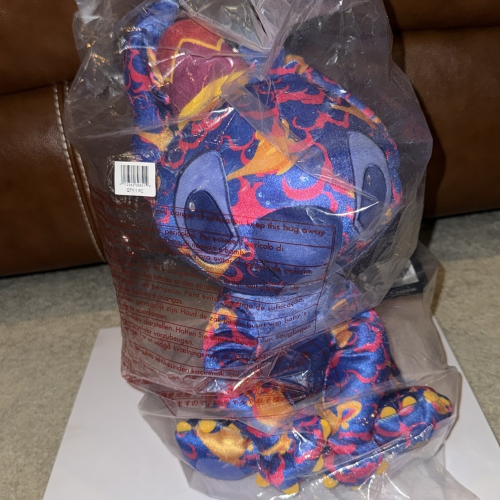 NWT Stitch crashes Disney Plush- Aladdin- Limited Release